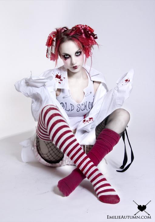Emilie-Autumn-eccentric-and-unique-people-8496880-511-732